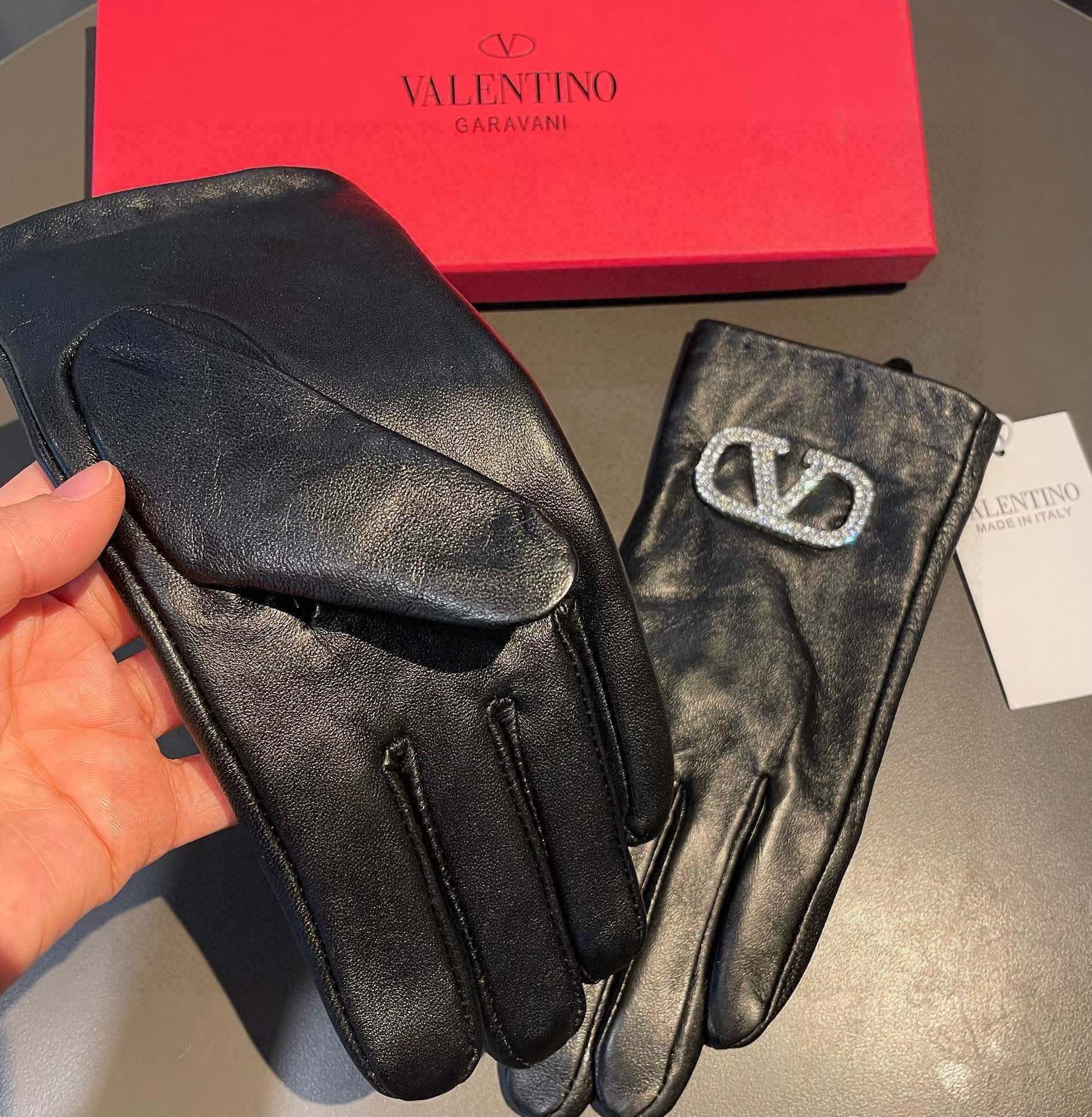 Valentino Gloves