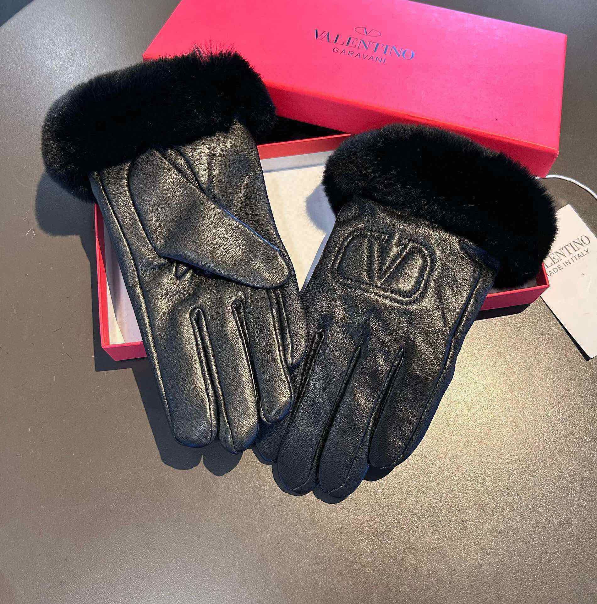 Valentino Gloves