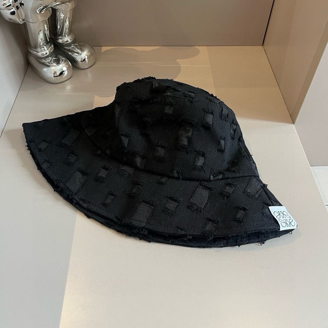 Loewe Caps