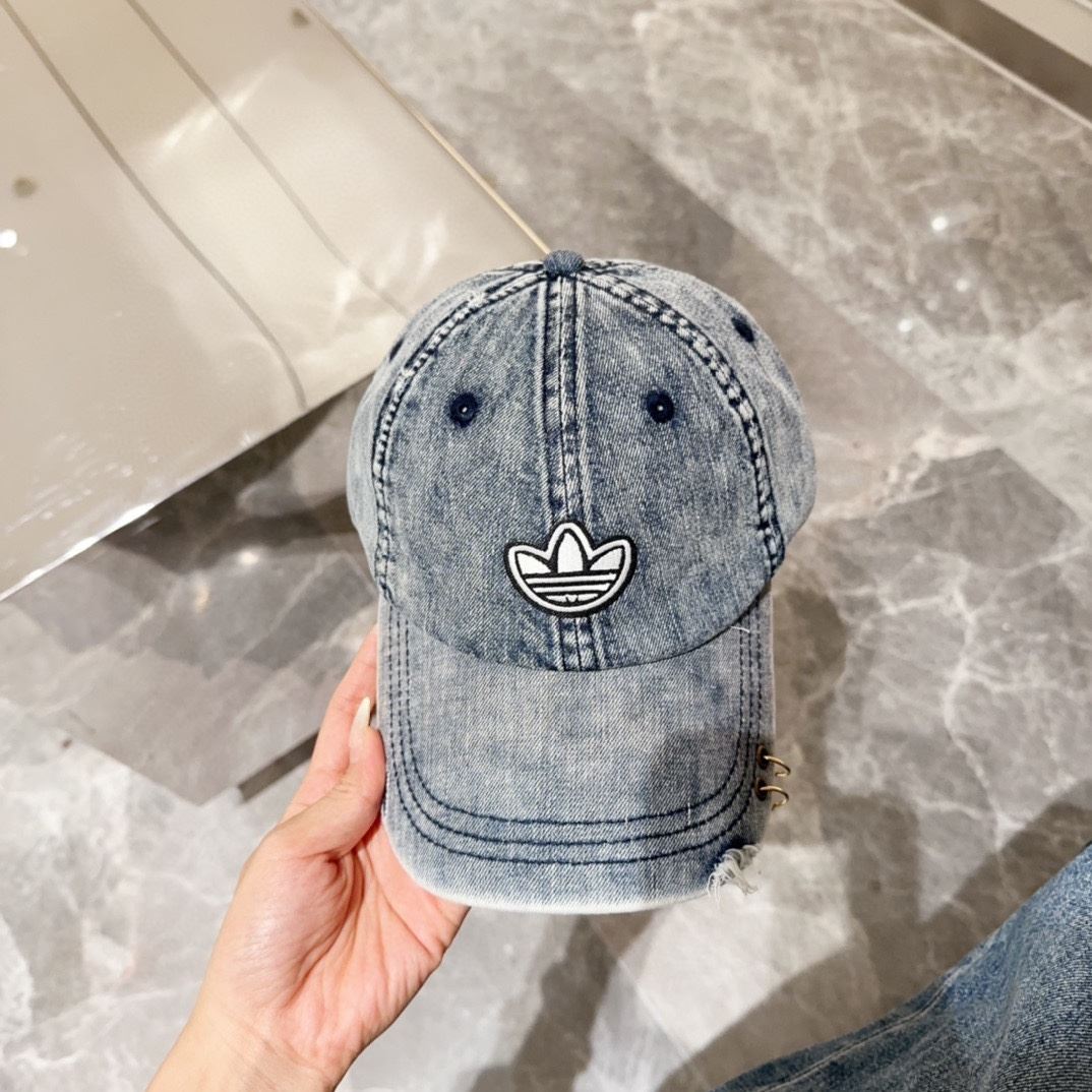 Loewe Caps