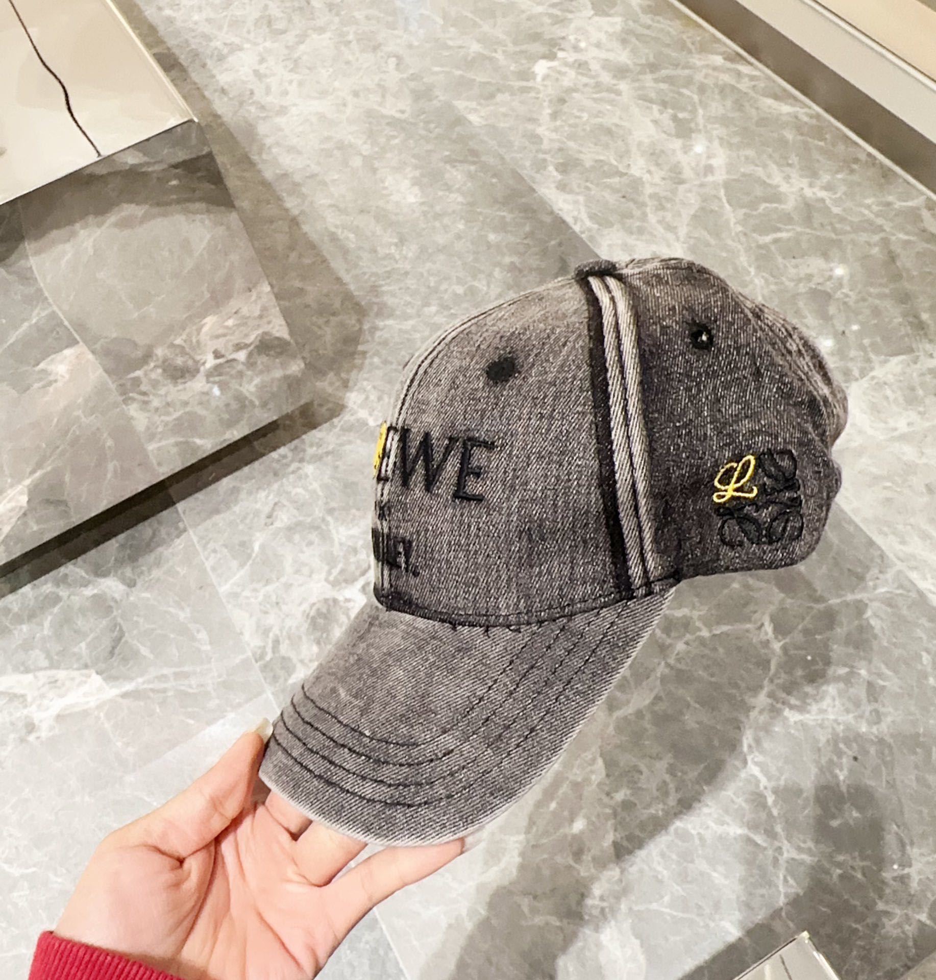 Loewe Caps