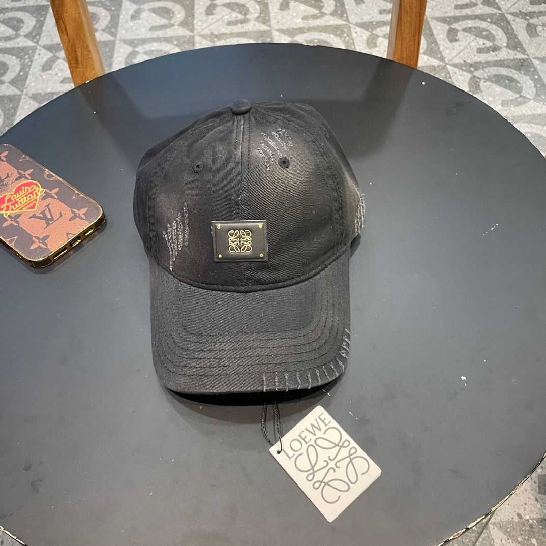 Loewe Caps