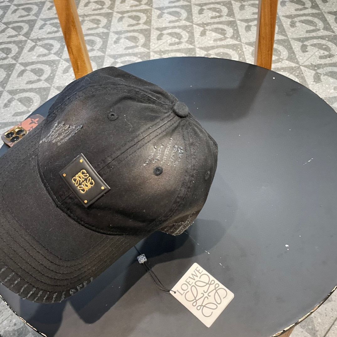 Loewe Caps