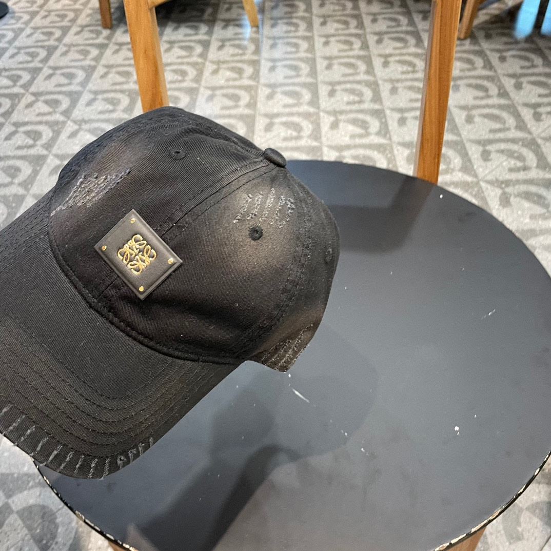 Loewe Caps