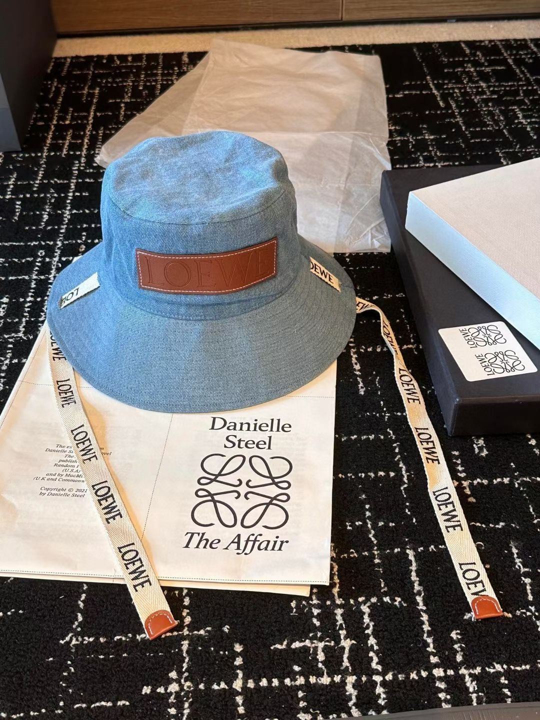 Loewe Caps