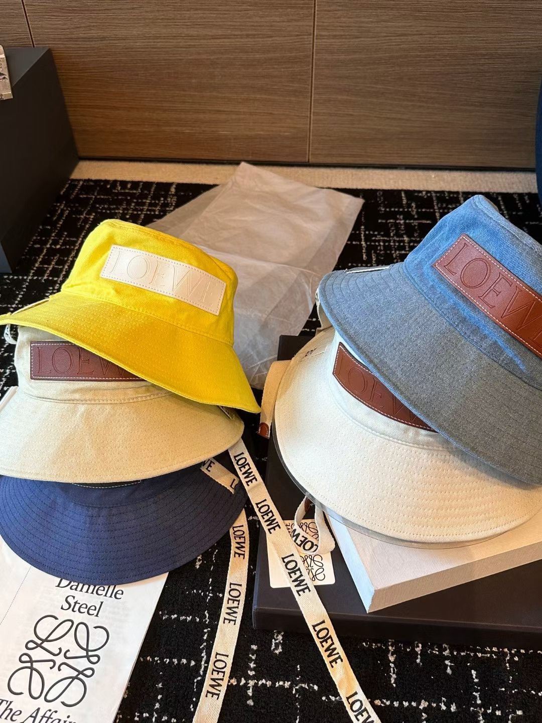 Loewe Caps