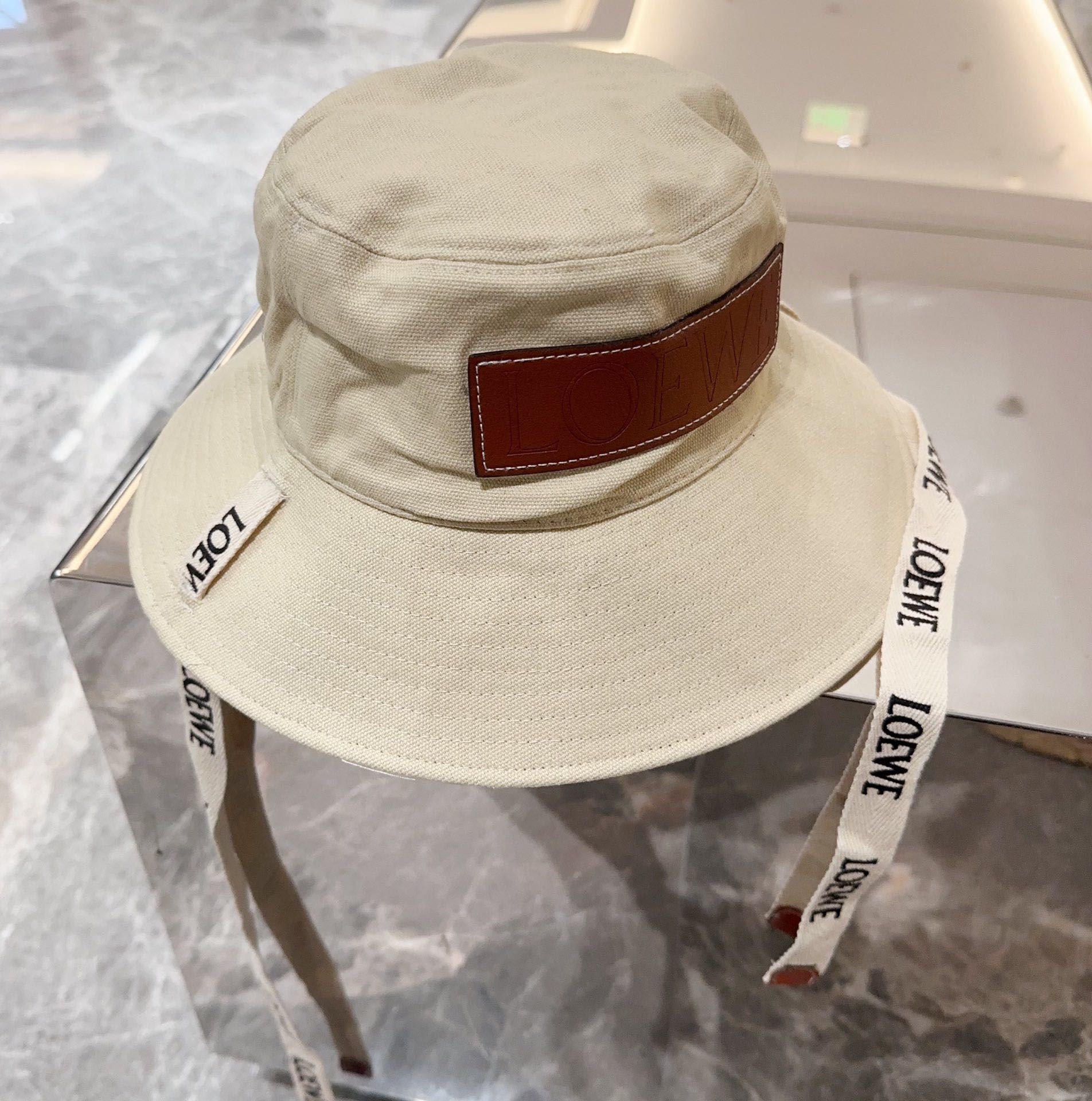 Loewe Caps